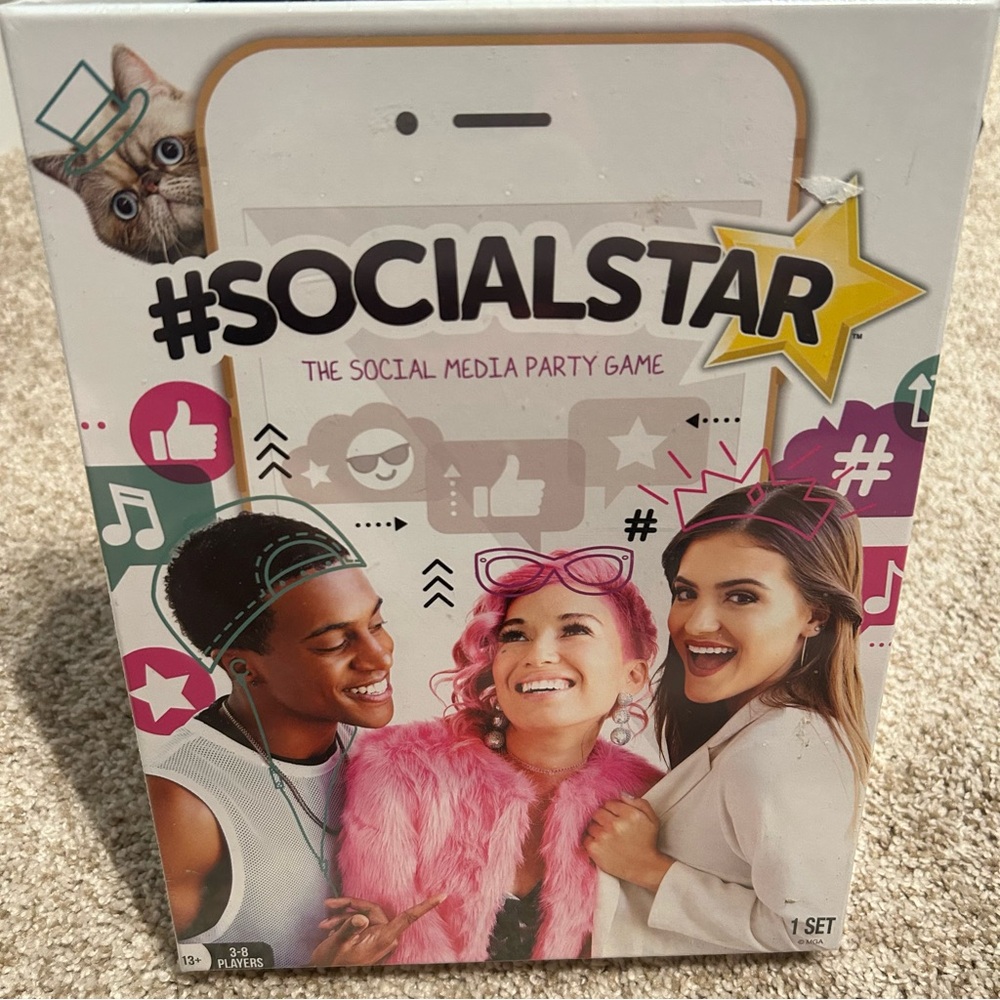 MGA Games #Socialstar The Social Media Party Game